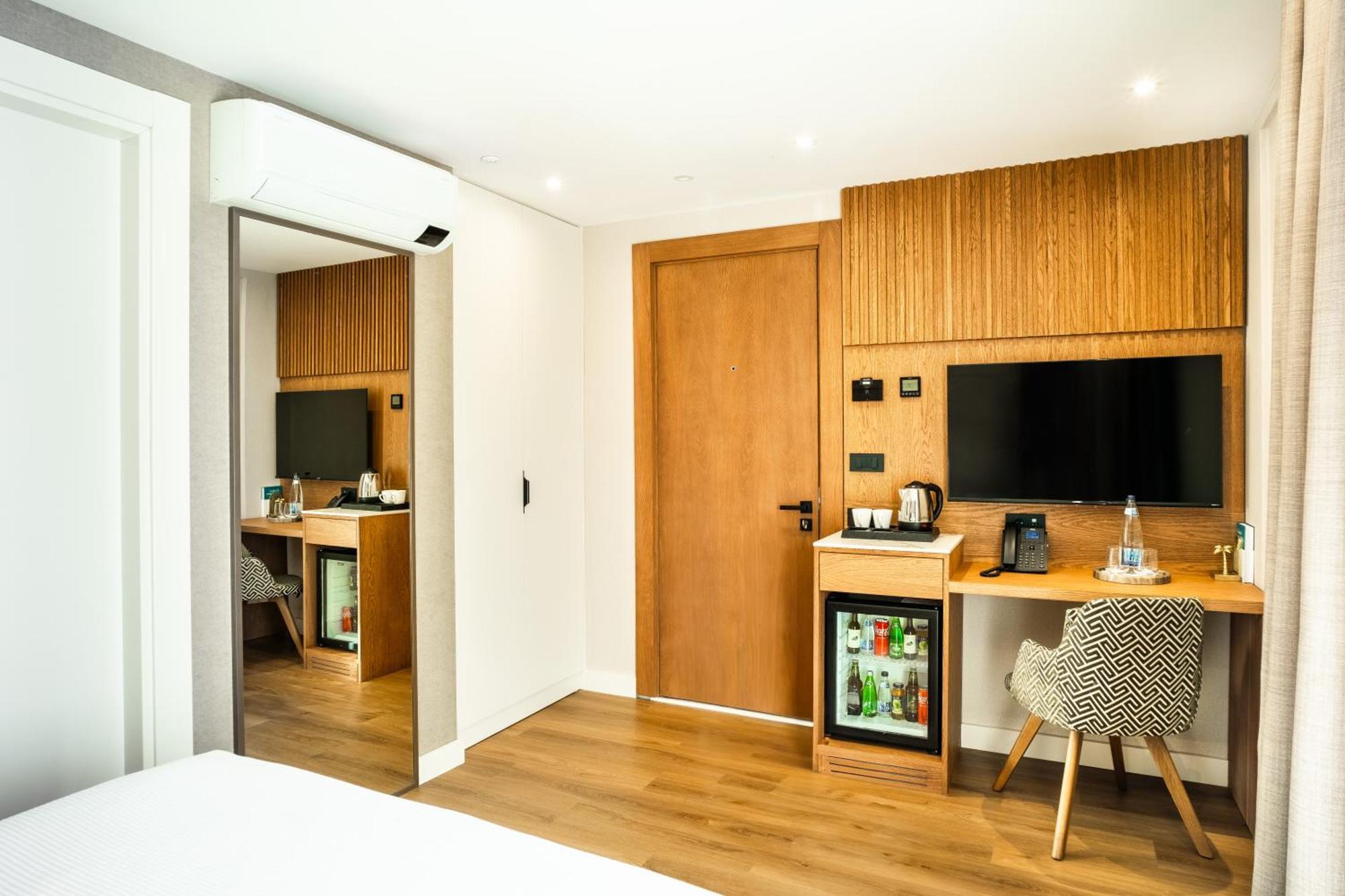 Boutique Hotel Villa Royal Tivat Buitenkant foto