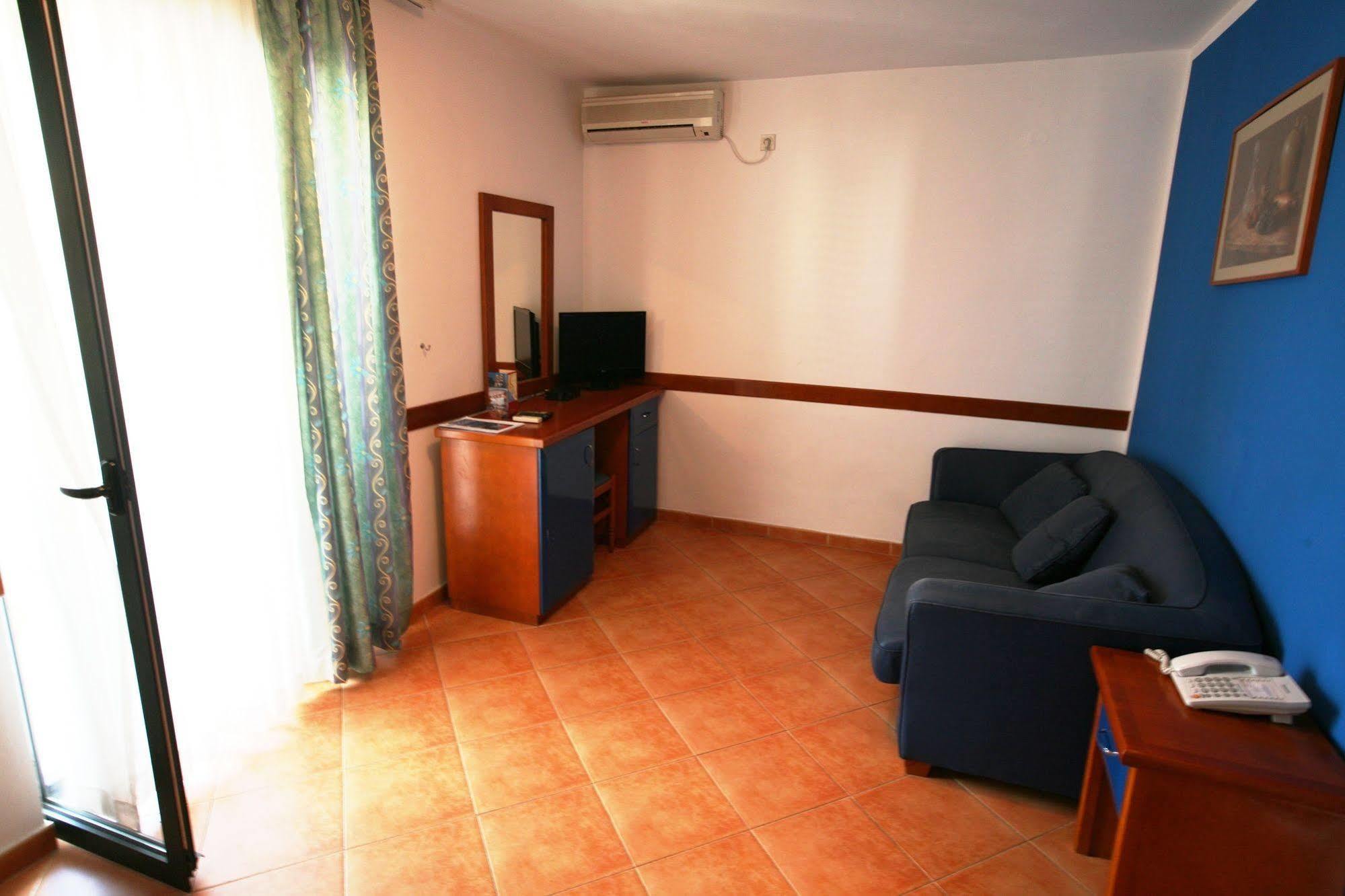 Boutique Hotel Villa Royal Tivat Buitenkant foto
