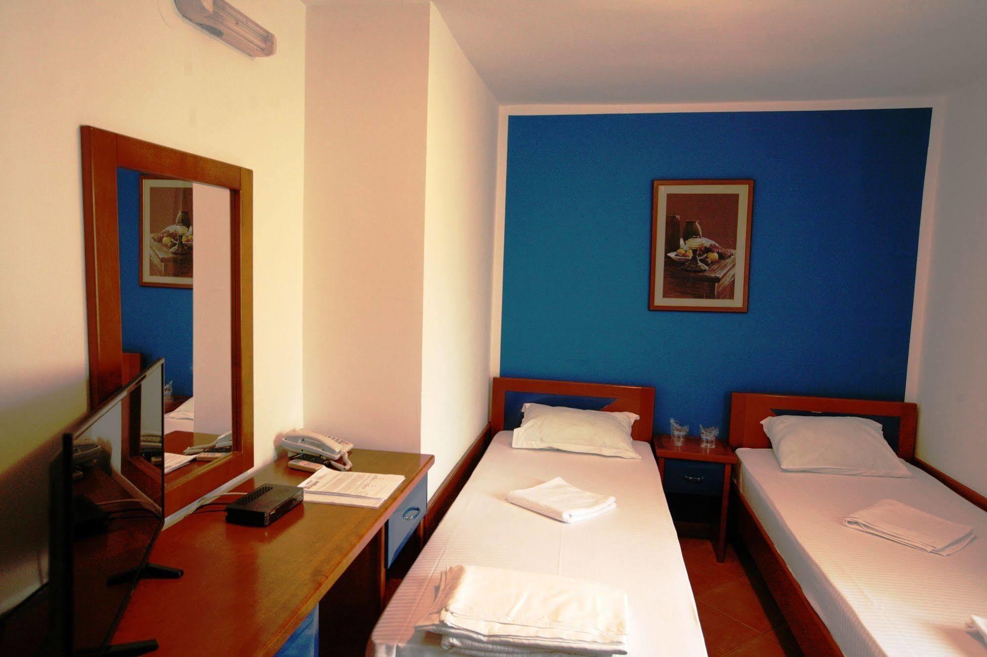 Boutique Hotel Villa Royal Tivat Buitenkant foto