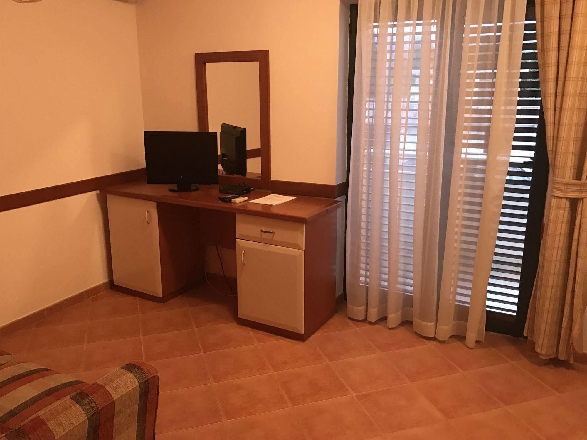Boutique Hotel Villa Royal Tivat Buitenkant foto